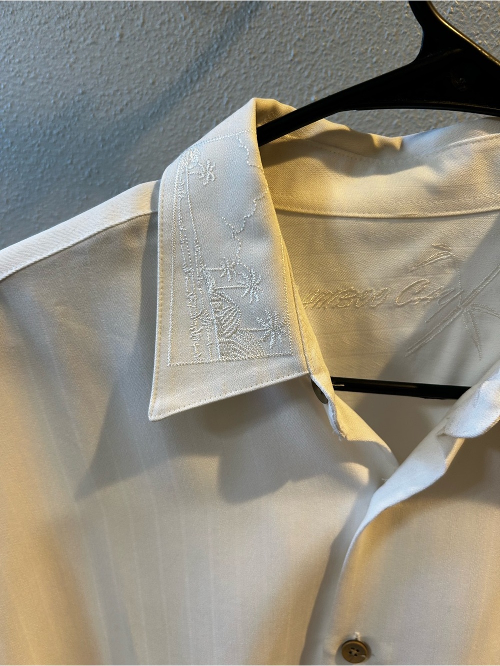 Casual Men's Short-Sleeve Button-Down Shirt in White - Picture 3 of 3